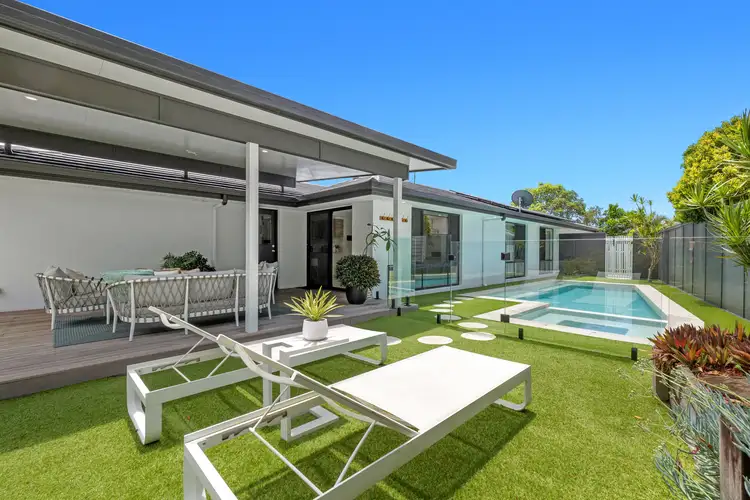 8 Newcastle Drive, Pottsville NSW 2489