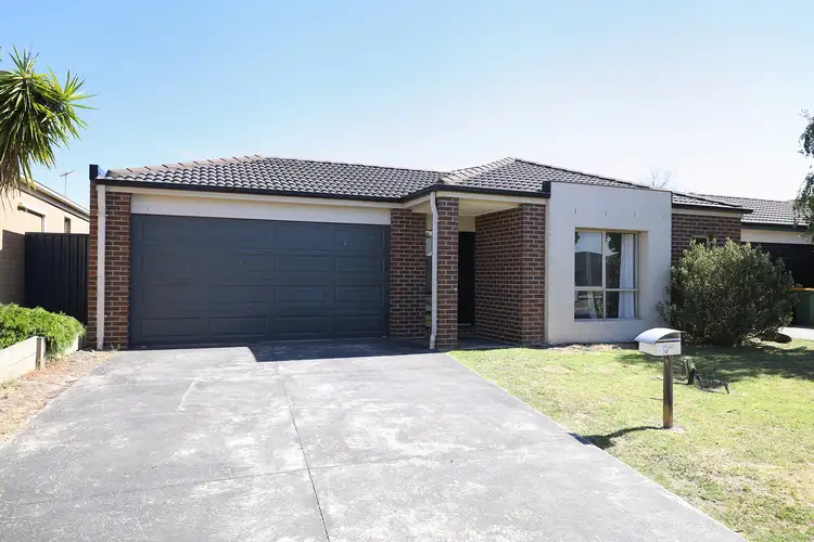 18 Kingsdale Crescent, Pakenham VIC 3810