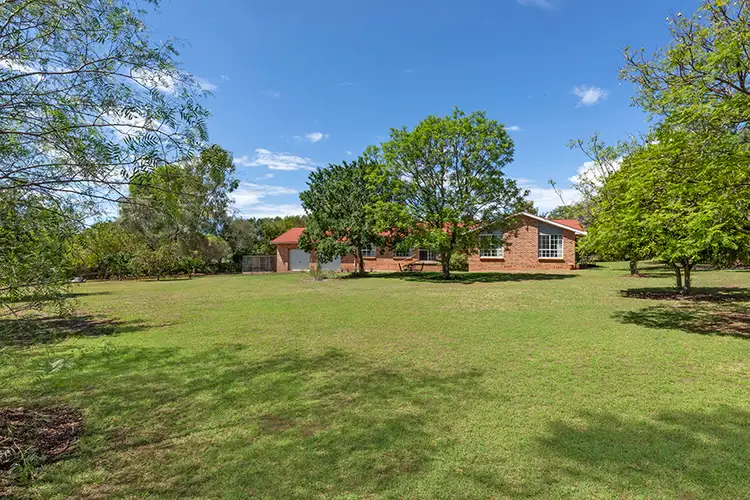 18 Dangar Crescent, Tamworth NSW 2340