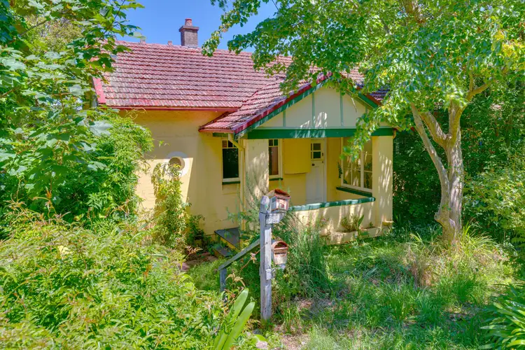 8 Miles Avenue, Katoomba NSW 2780