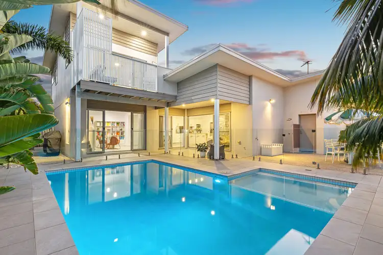 313 Casuarina Way