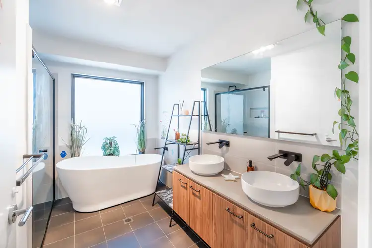 8 Waterway Crescent, Dubbo NSW 2830