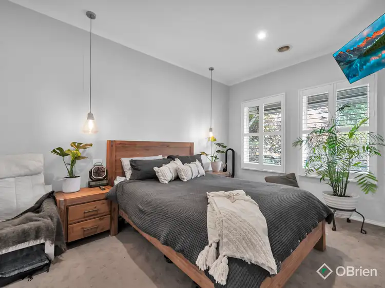 Fifth view of Homely house listing, 2 Jardine Court, Pakenham VIC 3810