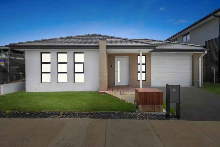 10 Kaser Street, Manor Lakes VIC 3024
