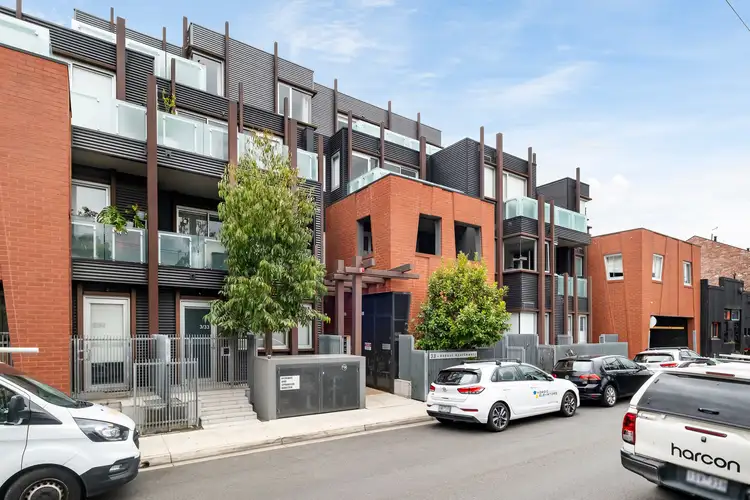 206/33 James Street