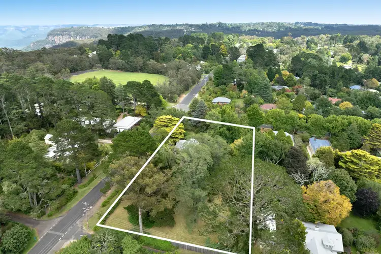 130 Falls Road, Wentworth Falls NSW 2782