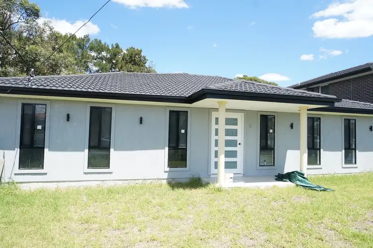 8 Bareena Street