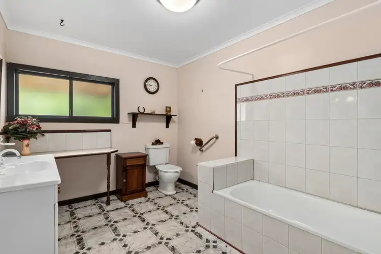 105 Mccarthys Road, Warrion VIC 3249