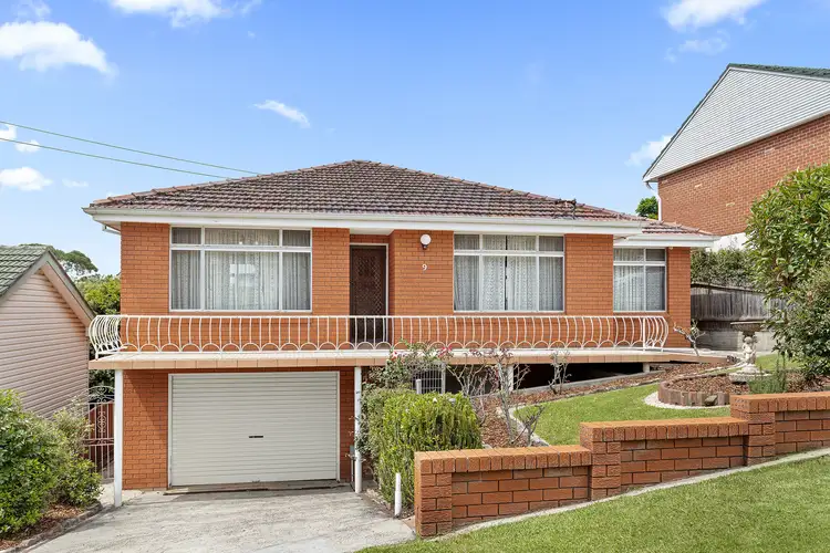 9 Bimbadeen Avenue, West Wollongong NSW 2500