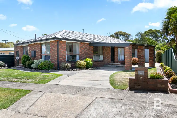 32 Hinkler Avenue, Sebastopol VIC 3356