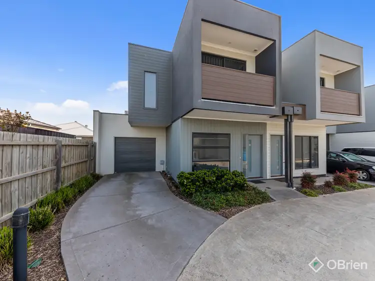 11 Cassius Circuit, Cranbourne North VIC 3977