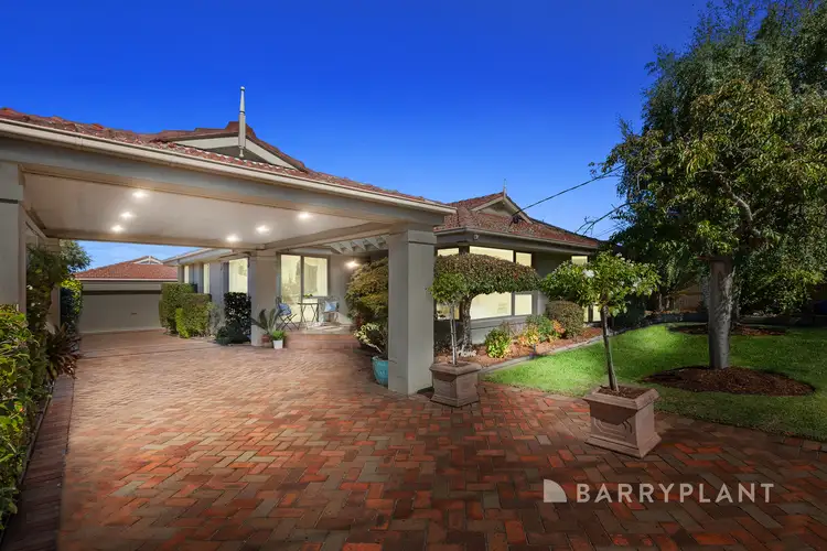 33 Summit Crescent, Glen Waverley VIC 3150