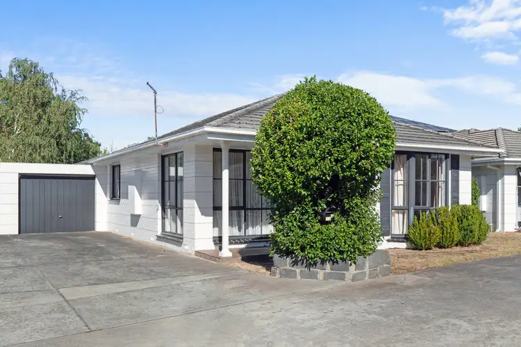 11/464 Wendouree Parade, Lake Wendouree VIC 3350