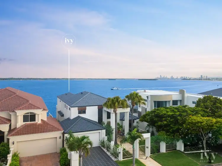33 King Arthurs Court, Sovereign Islands QLD 4216