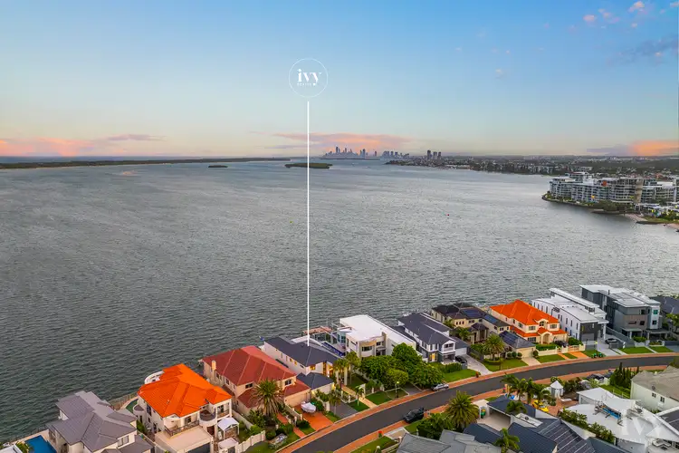 33 King Arthurs Court, Sovereign Islands QLD 4216