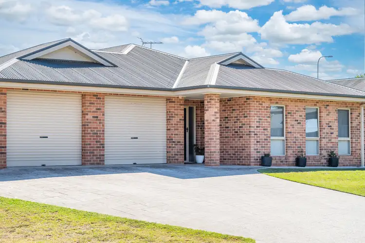 28 Saint Levans Place, Lavington NSW 2641