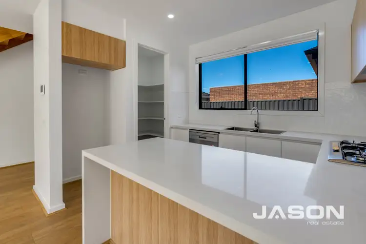3/5 Eumarella Street