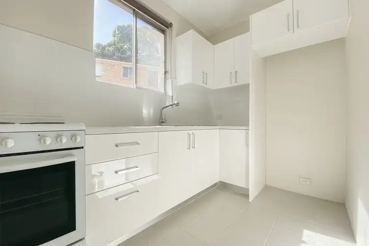 8/121 Burns Bay Road
