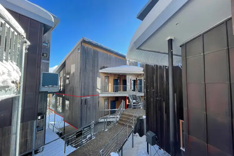 Zali/4 Schuss Street