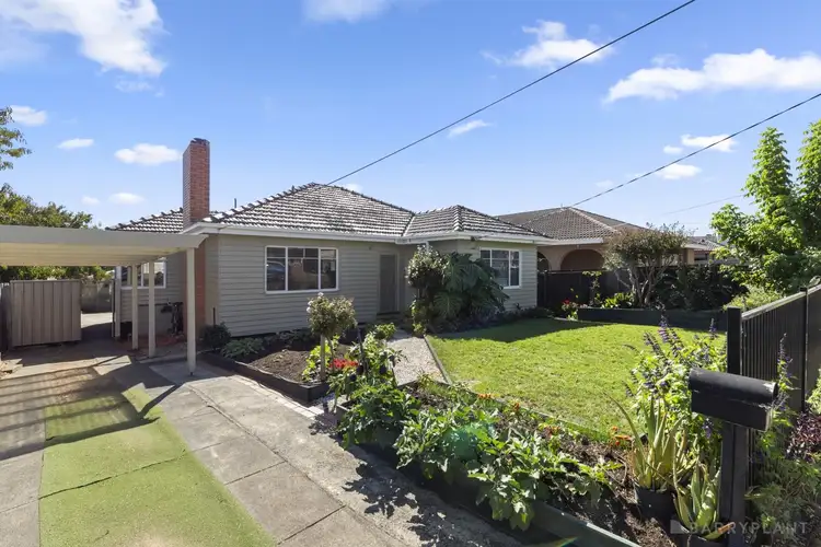 2 Inglewood Avenue