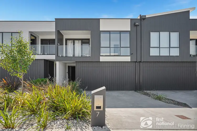 7 Savoy Grove, Cranbourne North VIC 3977