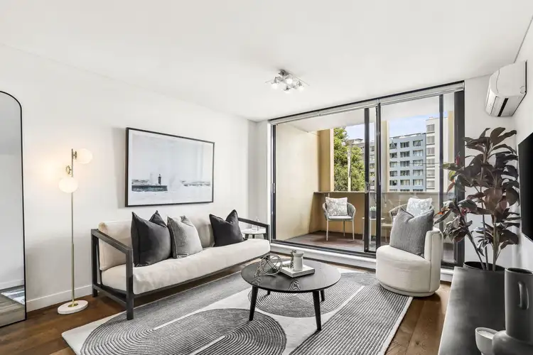 102/8 Cooper Street
