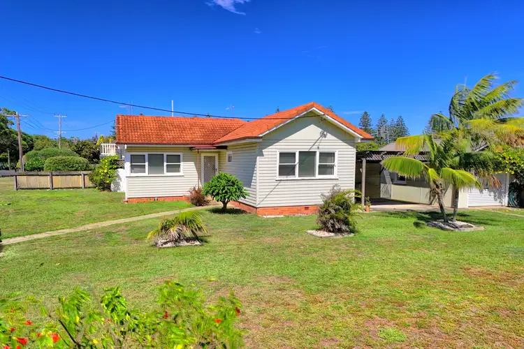 77 Wharf Street, Tuncurry NSW 2428