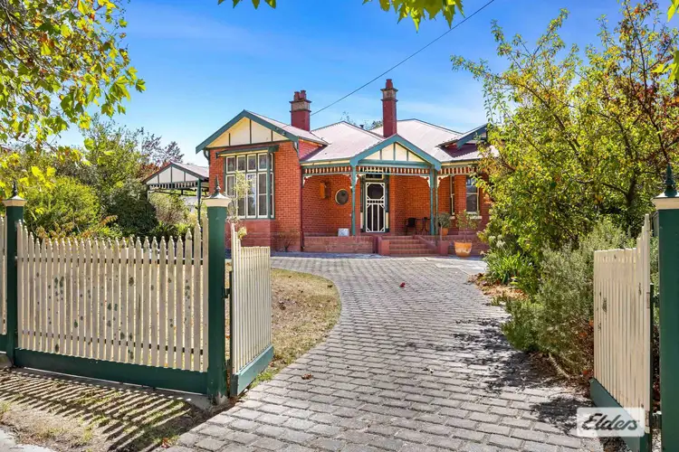 26 Barkly Street West