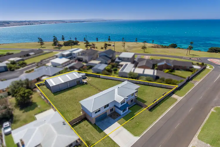 8 Learmonth Street, Portland VIC 3305