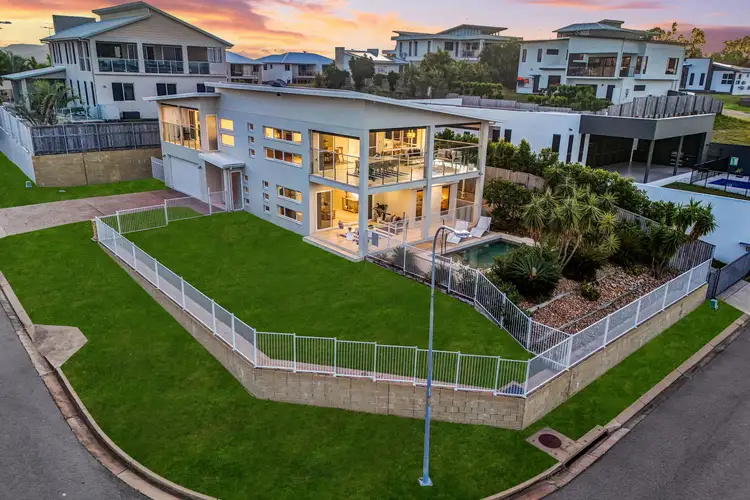 21 Cashell Crescent, Bushland Beach QLD 4818