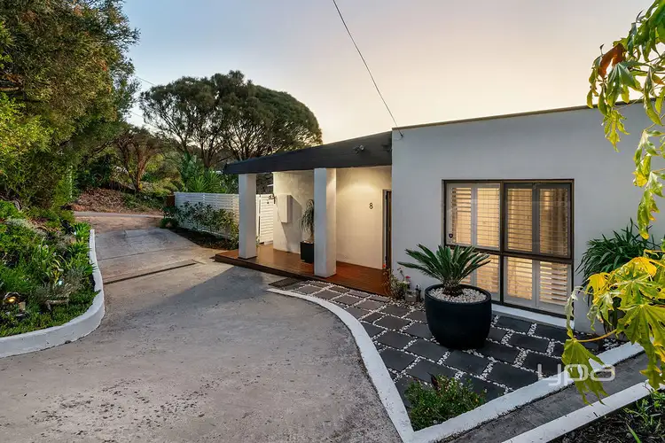 8 Balook Street