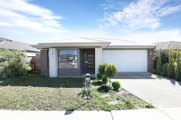 5 Skylark Boulevard, Clyde North VIC 3978