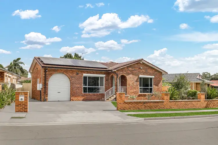 15 & 15a Whitlam Avenue