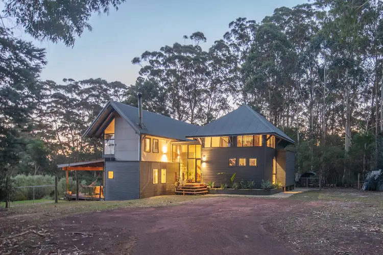 3 Knowles Court