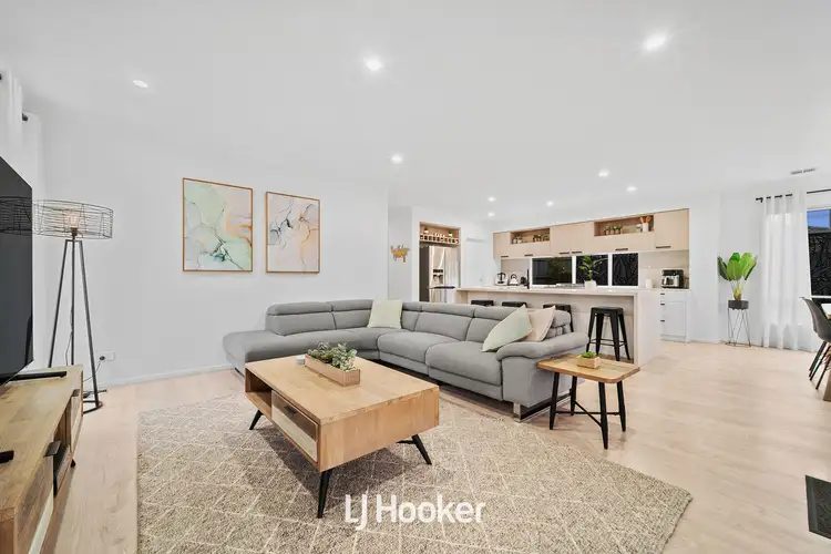 Fifth view of Homely house listing, 10 Scenery Drive, Clyde North VIC 3978