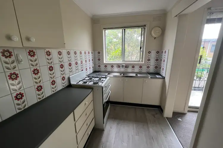 13/6 Kent Road