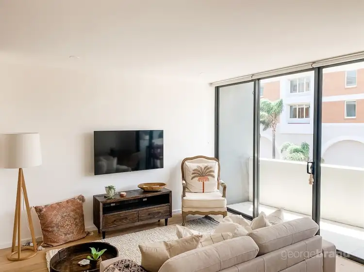 309/6 Pine Tree Lane