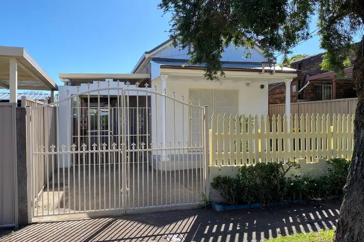 11 McKenzie Street