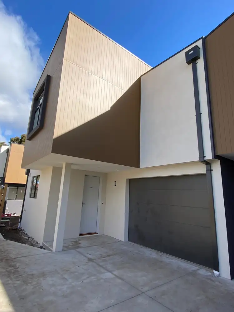 2/52 James Street