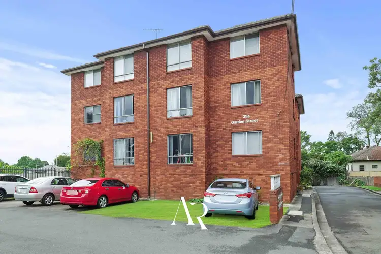 12/35a Garden Street