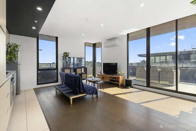 303/2 Clarkson Court