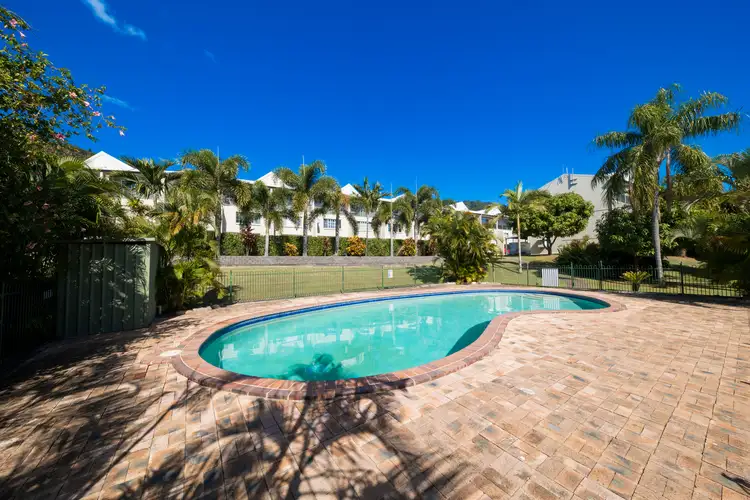 2/3 Eshelby Drive, Cannonvale QLD 4802
