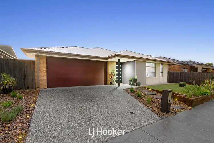 10 Winchcombe Way, Cranbourne North VIC 3977
