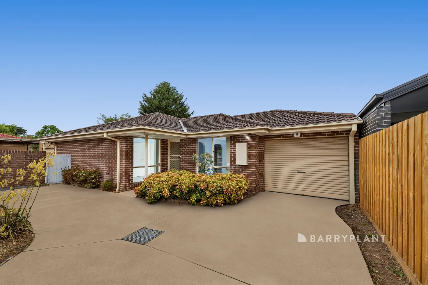 Main view of Homely unit listing, 2/4 Greenlaw Crescent, Berwick VIC 3806