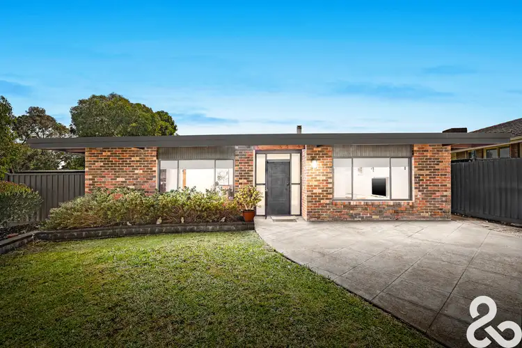 12 Malua Crescent