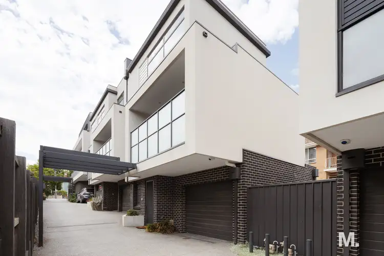 3/5 Flower Street, Essendon VIC 3040