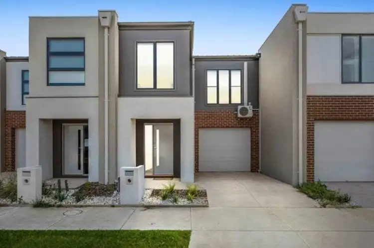 16 Amaroo Walk, Werribee VIC 3030