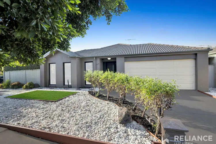 16 Moreton Close, Caroline Springs VIC 3023