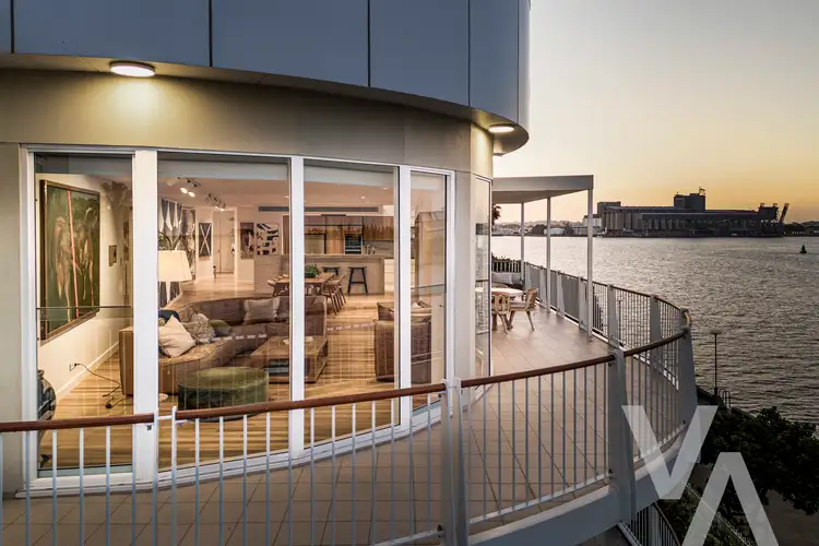 10/304 Wharf Road