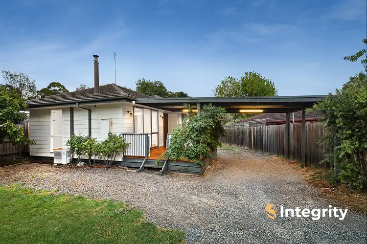 8 Meadow Crescent, Badger Creek VIC 3777